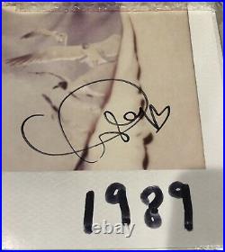 Autographed TAYLOR SWIFT 1989 Signed LP Record Vinyl